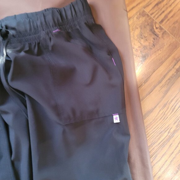 Scrubs - Picture 4 of 4